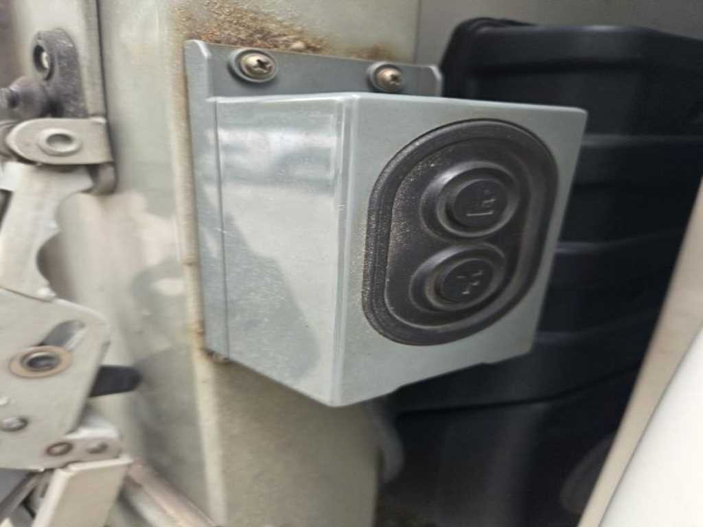 기아 봉고3 1톤 윙바디 LPG 11