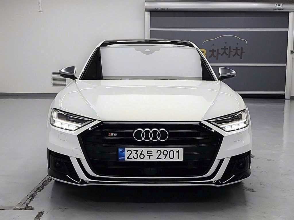 아우디 S8 4.0 TFSI 콰트로 LWB 사진 2/20