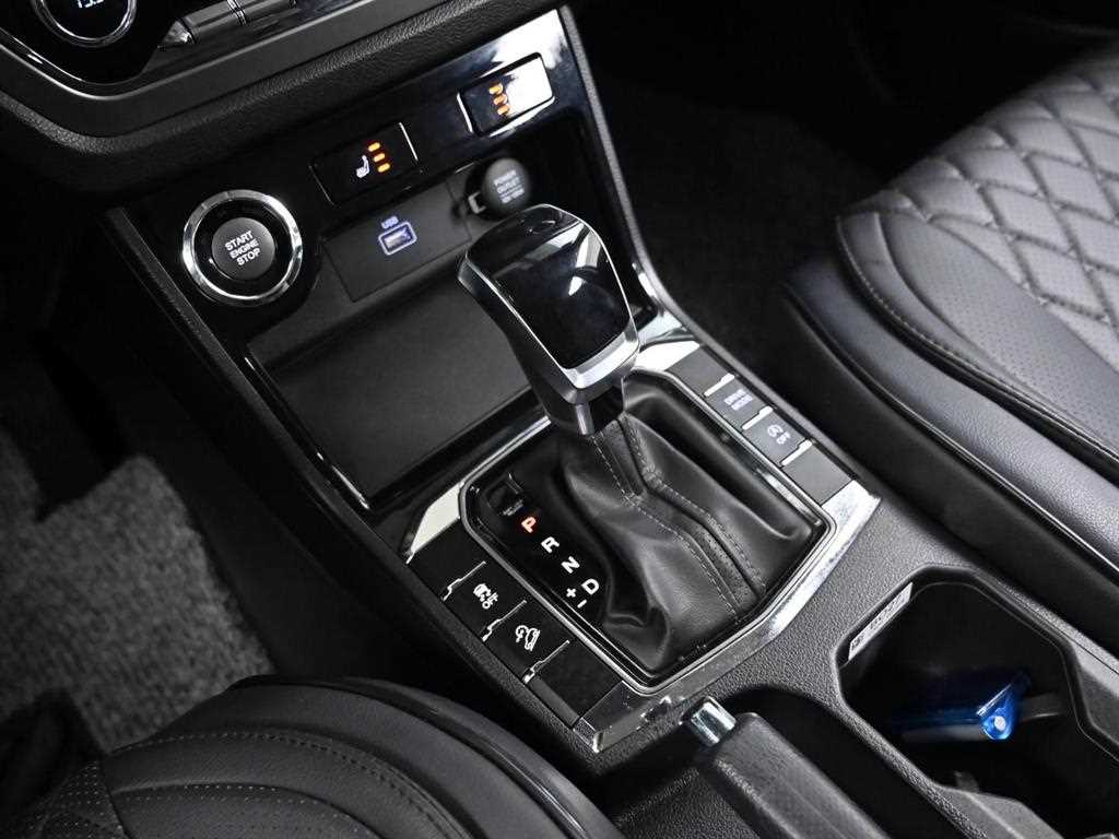 KG Mobility (Ssangyong) Korando 2WD Gasoline 1.5 C5 Plus 10