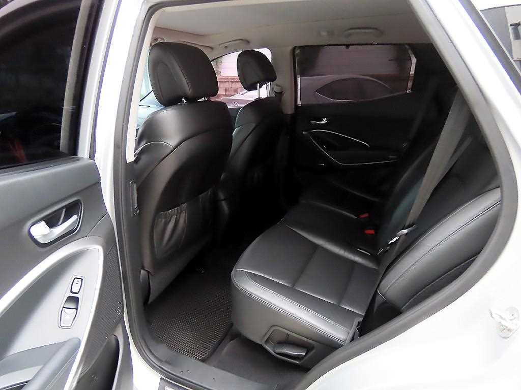 Hyundai Santa Fe Diesel 2WD 2.0 Exclusive Special 7