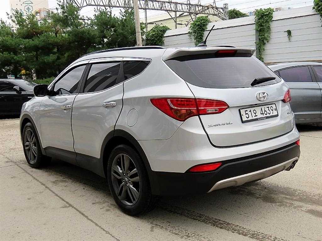 Hyundai Santa Fe Diesel 2WD 2.0 Exclusive Special 4