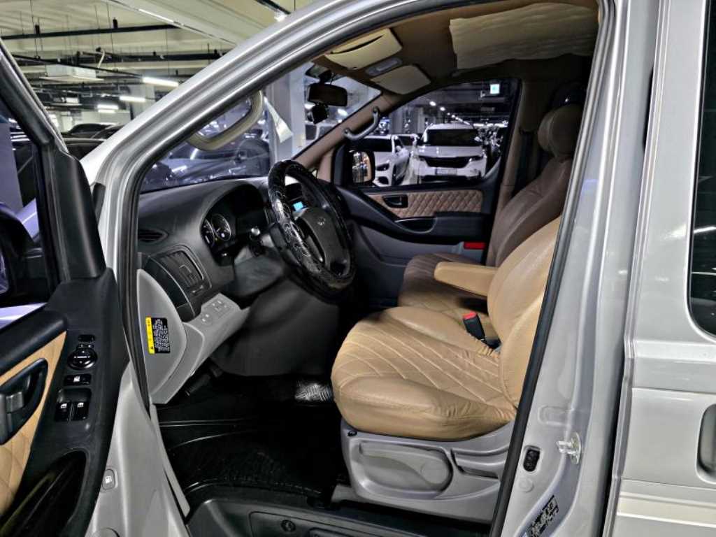 Hyundai Starex Camping Car 2WD 7