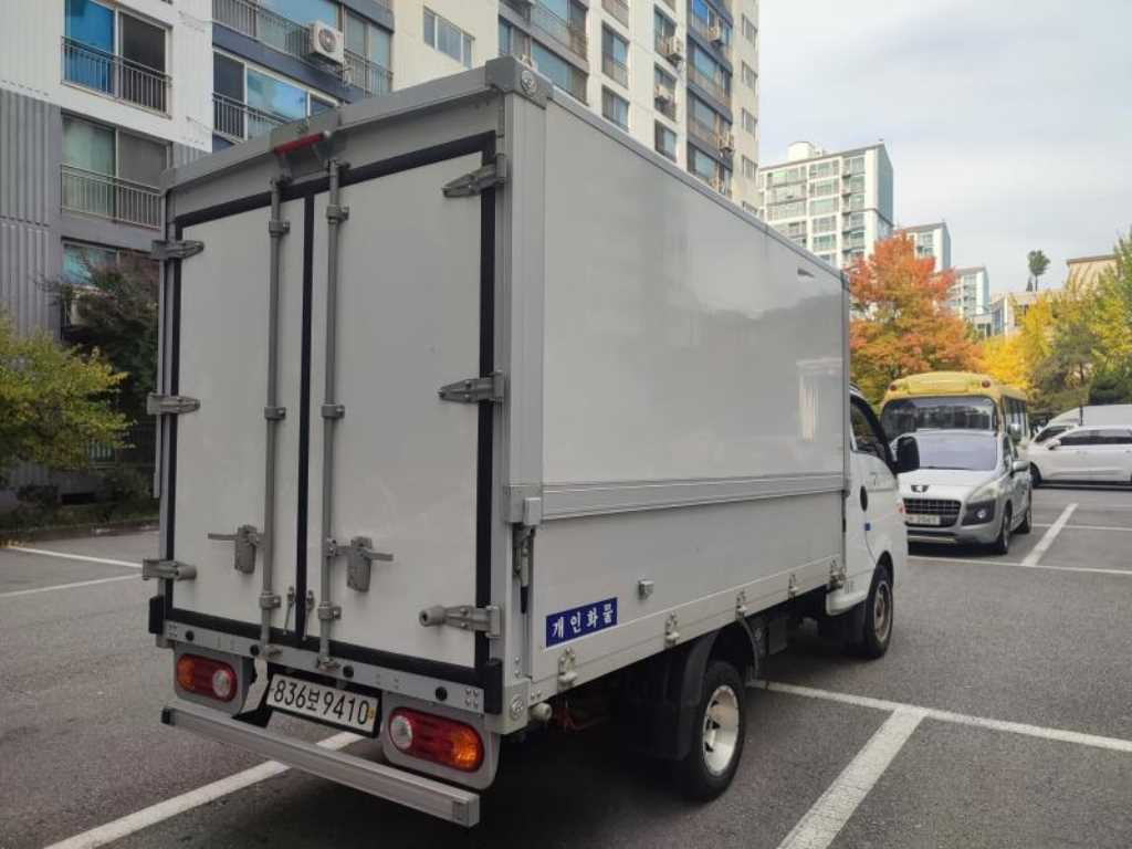 Hyundai Porter Electric/ Super Cab/ Long Wheelbase Modern Plus 7