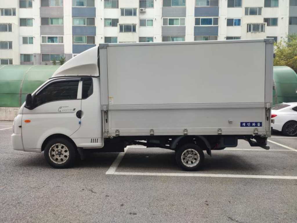 Hyundai Porter Electric/ Super Cab/ Long Wheelbase Modern Plus 4