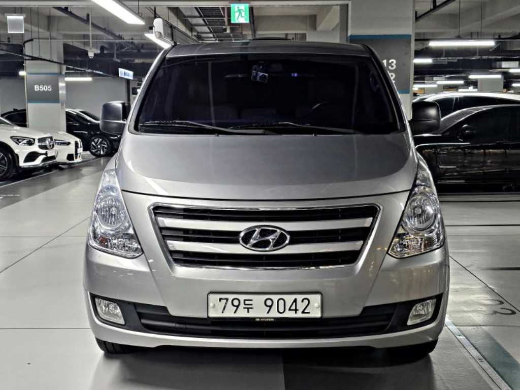 Hyundai Starex Camping Car 2WD 3