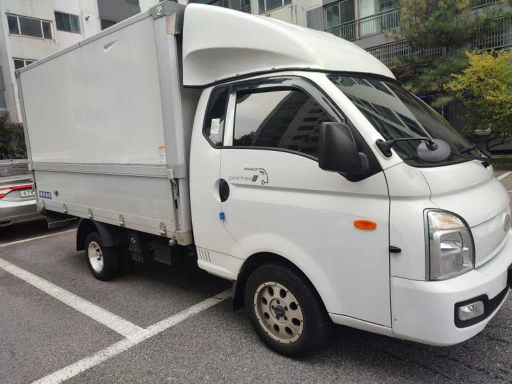 Hyundai Porter Electric/ Super Cab/ Long Wheelbase Modern Plus 8