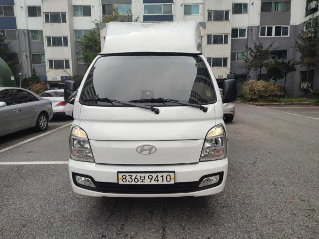 Hyundai Porter Electric/ Super Cab/ Long Wheelbase Modern Plus 2