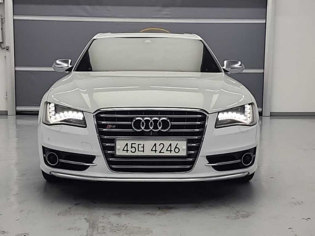S8 4.0 TFSI 콰트로 2013년식
