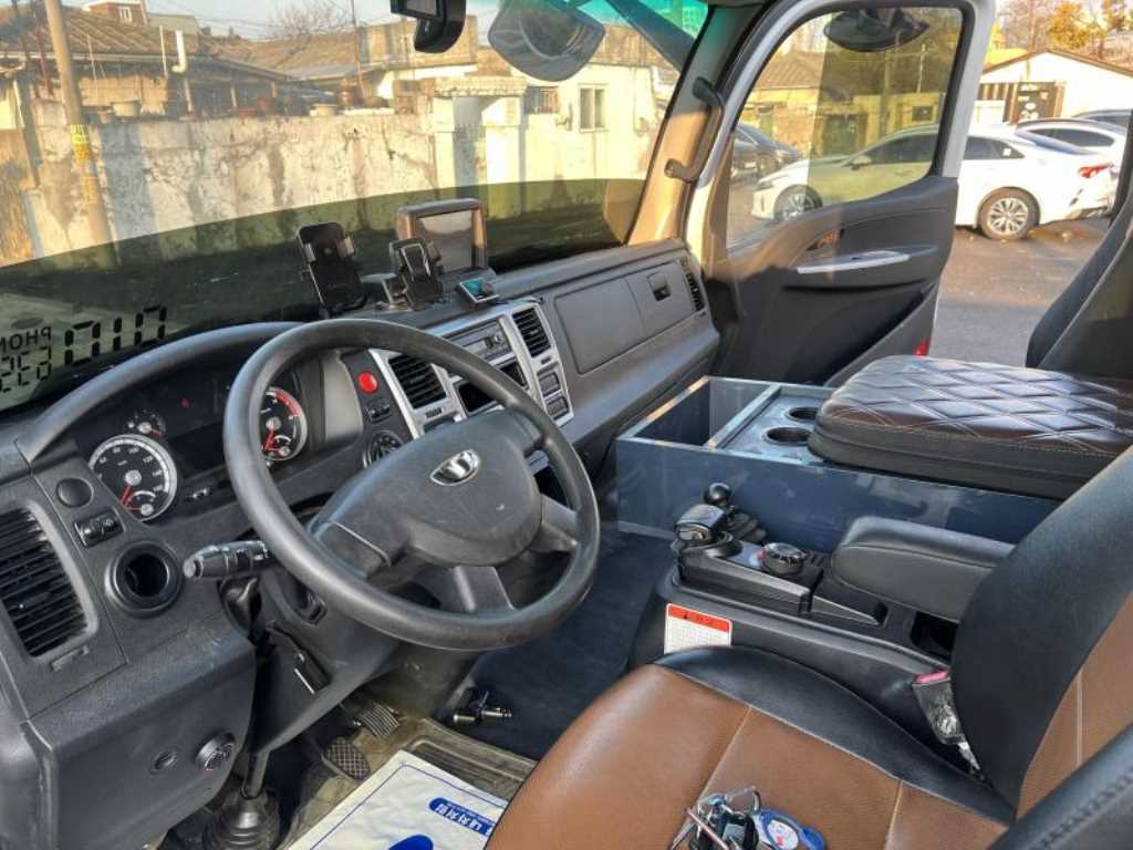 타타대우 더쎈 카고 8