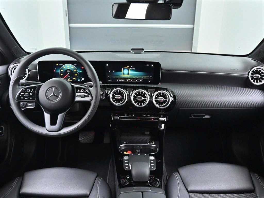 Mercedes-Benz A-Class A220 Sedan 8