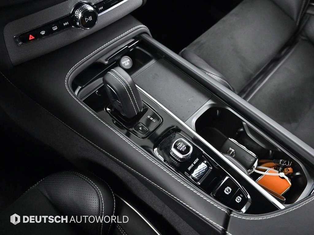 Volvo XC90 2.0 T8 AWD R- Design 10
