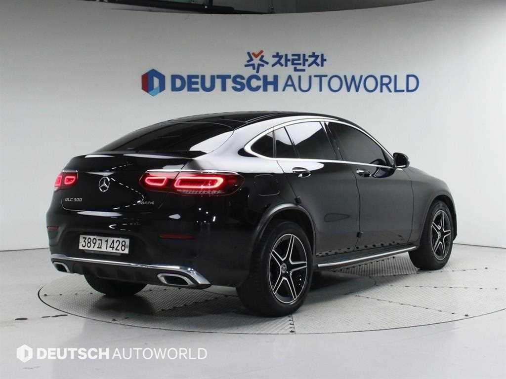 Mercedes-Benz GLC-Class GLC300 4MATIC Coupe 3
