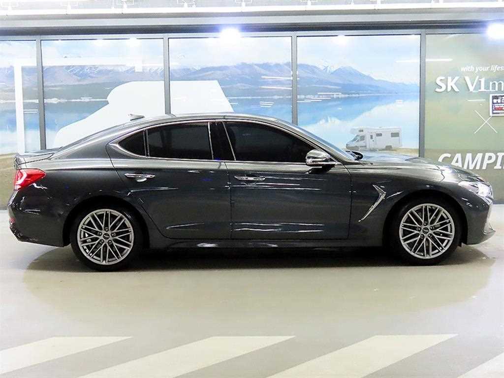 Genesis G70 2.0T Elite 4