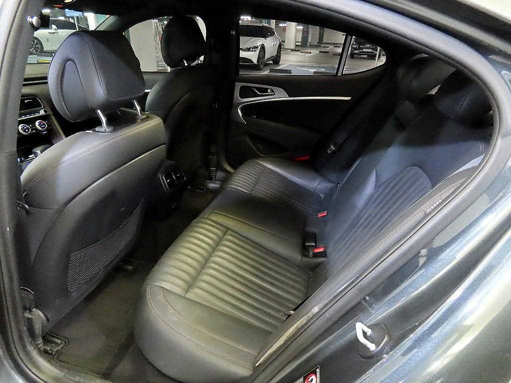 Genesis G70 2.0T Elite 8