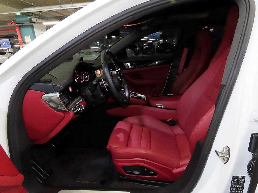 Porsche Panamera 2.9 4 7