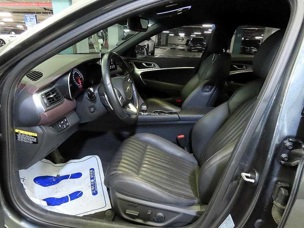 Genesis G70 2.0T Elite 7