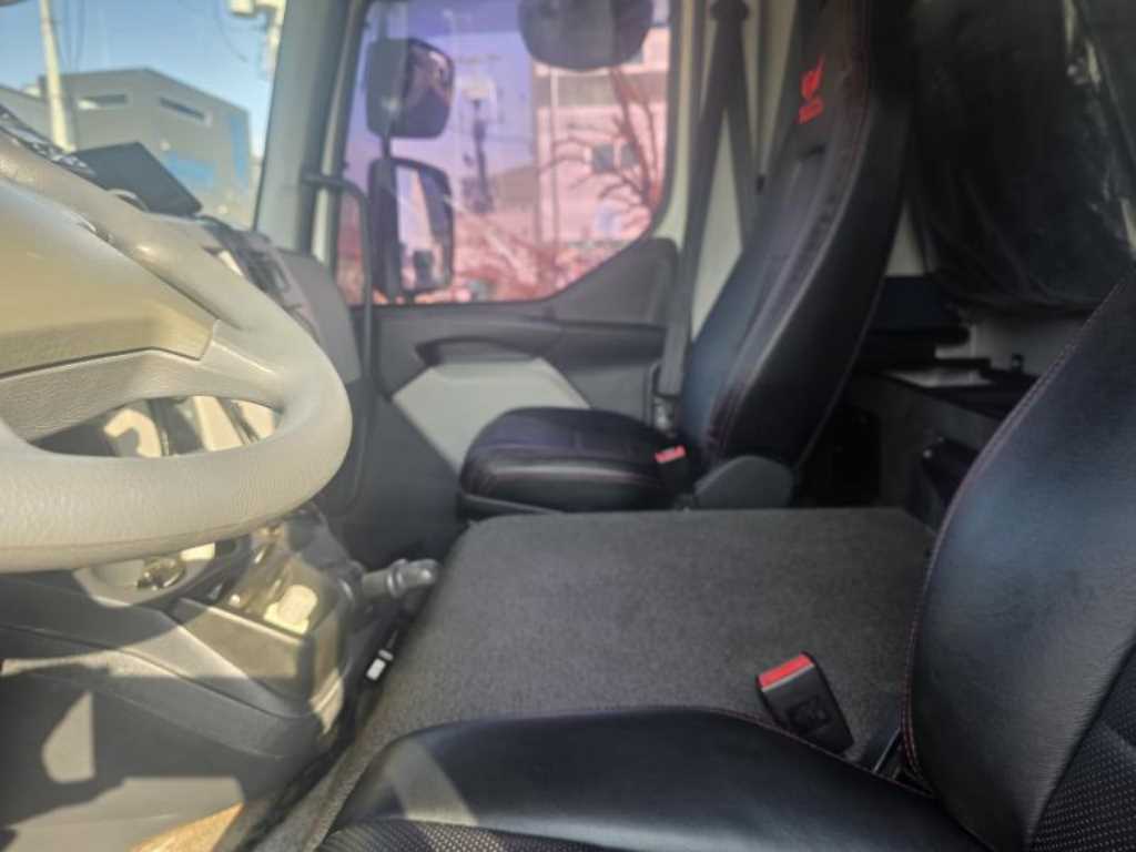 볼보 FL 냉동탑 4.5톤 오토 13