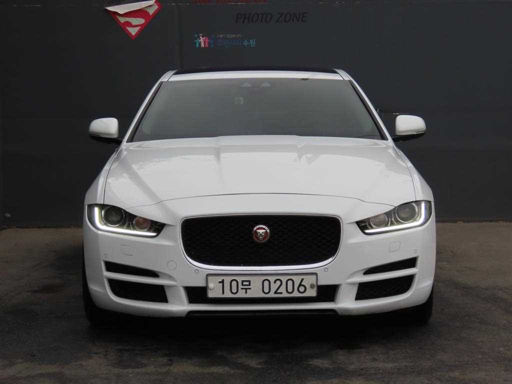 재규어 XE 2.0D 포트폴리오 사진 2/20
