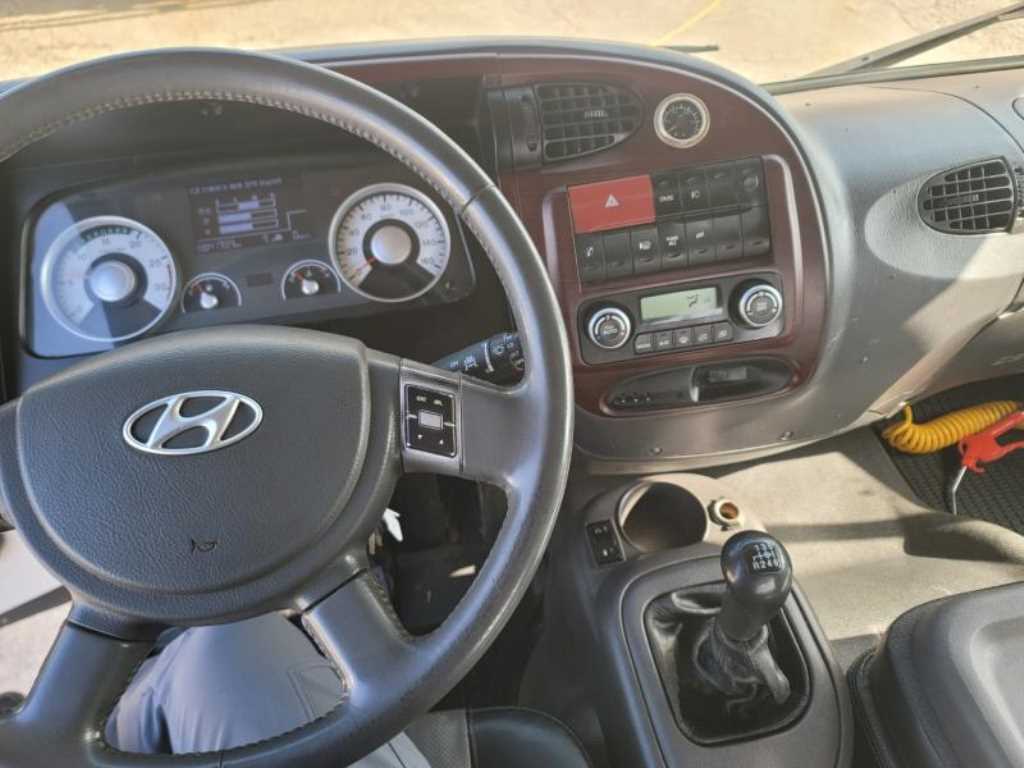 현대 메가트럭 250 단바리 카고 4.5톤 수동 8