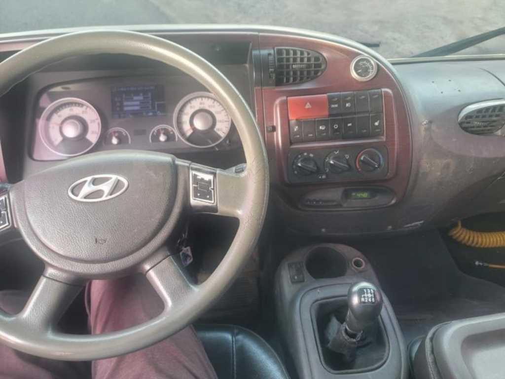 현대 메가트럭 250 단바리 카고 4.5톤 수동 8