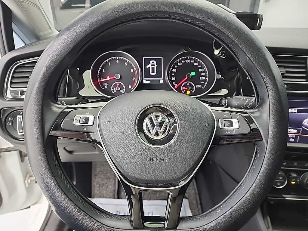 Volkswagen Golf 1.4 TSI Premium 10
