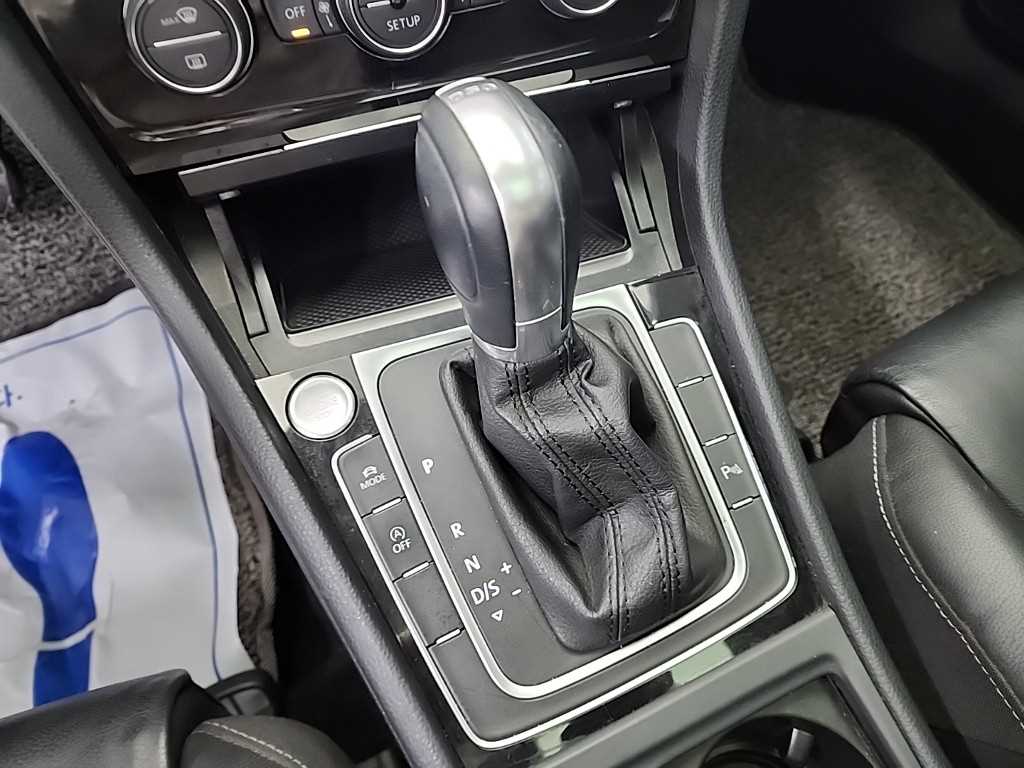 Volkswagen Golf 1.4 TSI Premium 9