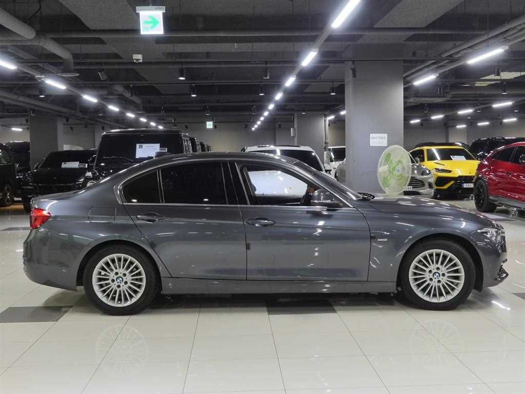BMW 3시리즈 320i 럭셔리 사진 2/14