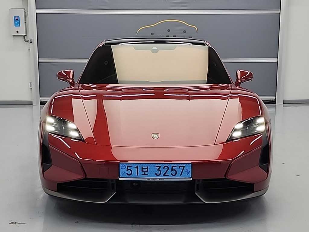 Porsche Taycan Turbo 3