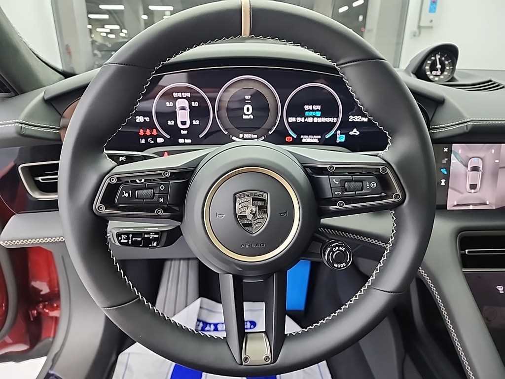 Porsche Taycan Turbo 10