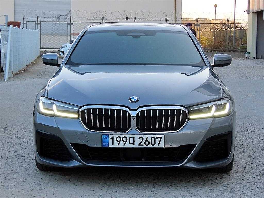 BMW 5시리즈 523d xDrive M 스포츠 사진 2/20