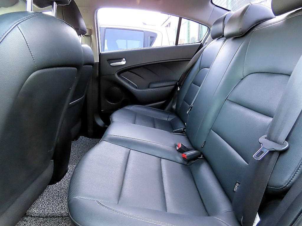 Kia K3 1.6 GDI Luxury 7