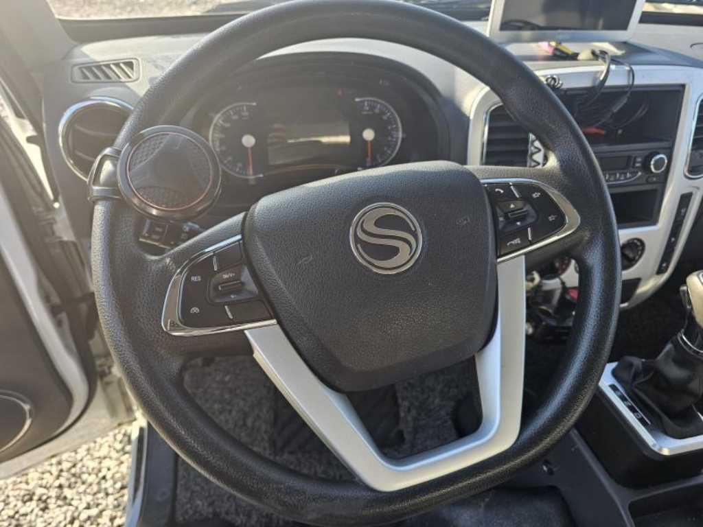 Hyundai Porter 1.0 Ton/ Super Cab/ Long Wheelbase 9