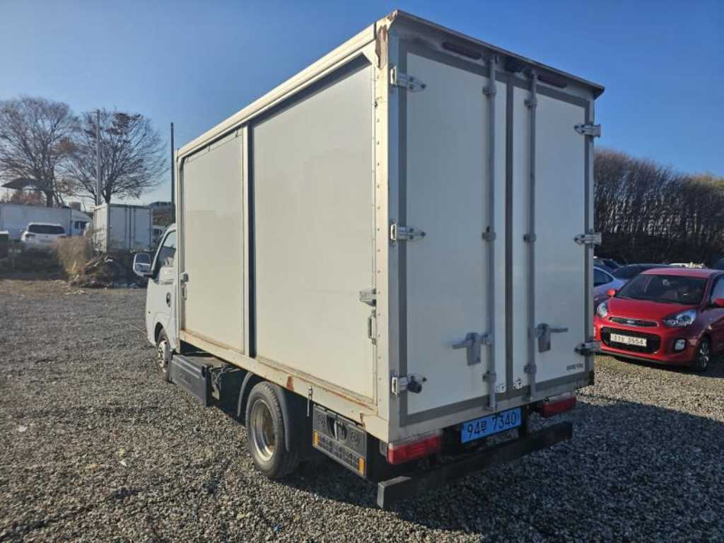 Hyundai Porter 1.0 Ton/ Super Cab/ Long Wheelbase 7