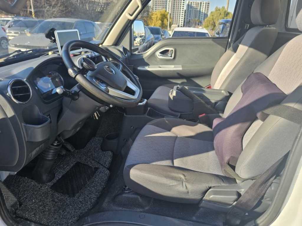 Hyundai Porter 1.0 Ton/ Super Cab/ Long Wheelbase 8