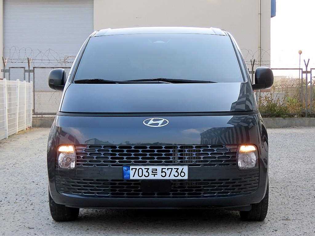 Hyundai Staria 2WD Diesel Tourer Smart 2