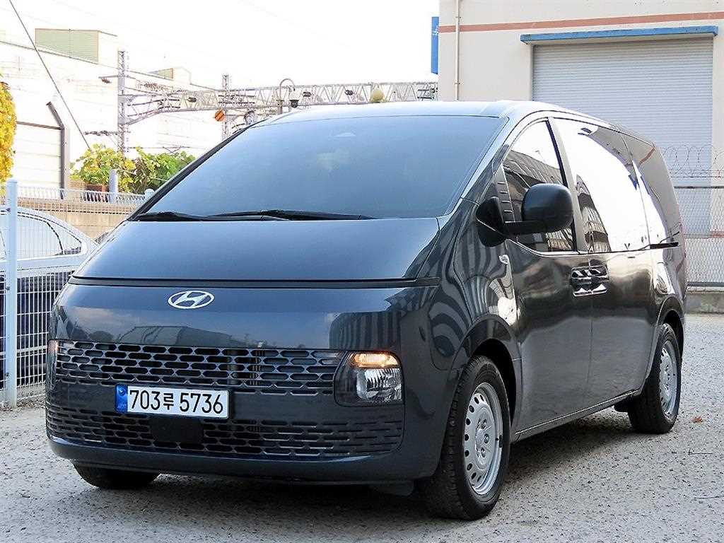 Hyundai Staria 2WD Diesel Tourer Smart 3