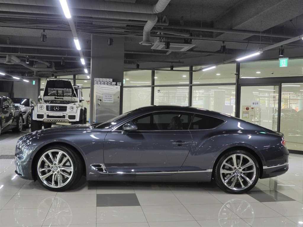 벤틀리 컨티넨탈 4.0 V8 GT 사진 2/15