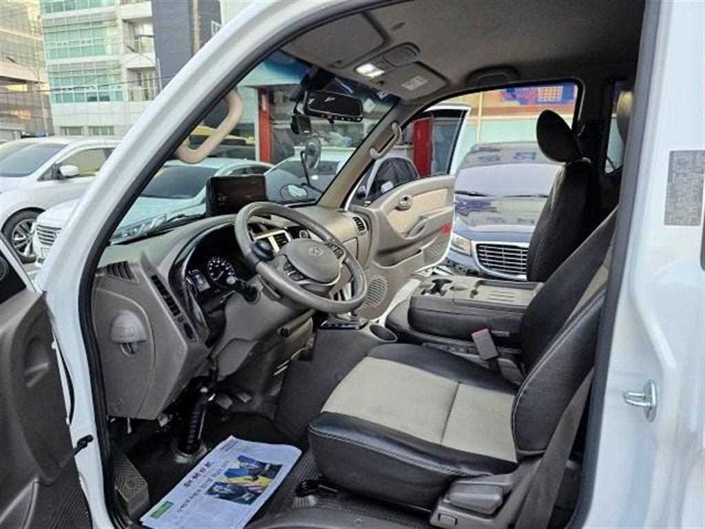 Hyundai Porter 1.0 Ton/ Super Cab/ Long Wheelbase 10