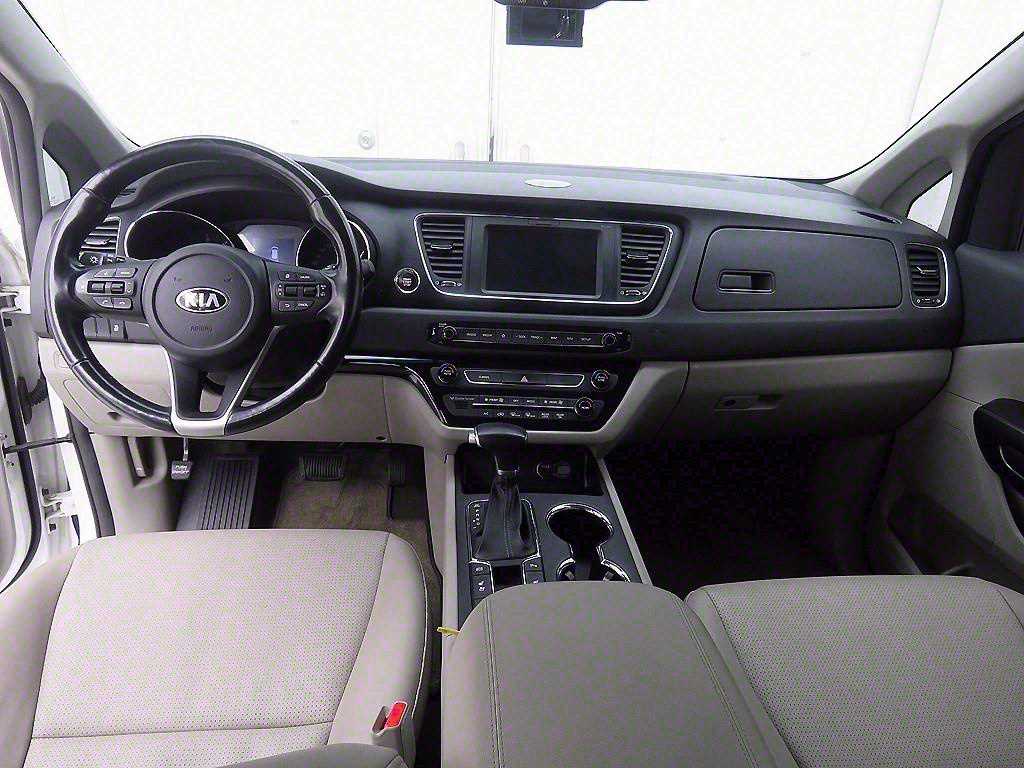 Kia Carnival Diesel Luxury 9