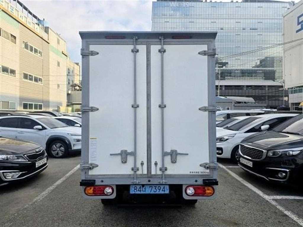 Hyundai Porter 1.0 Ton/ Super Cab/ Long Wheelbase 4