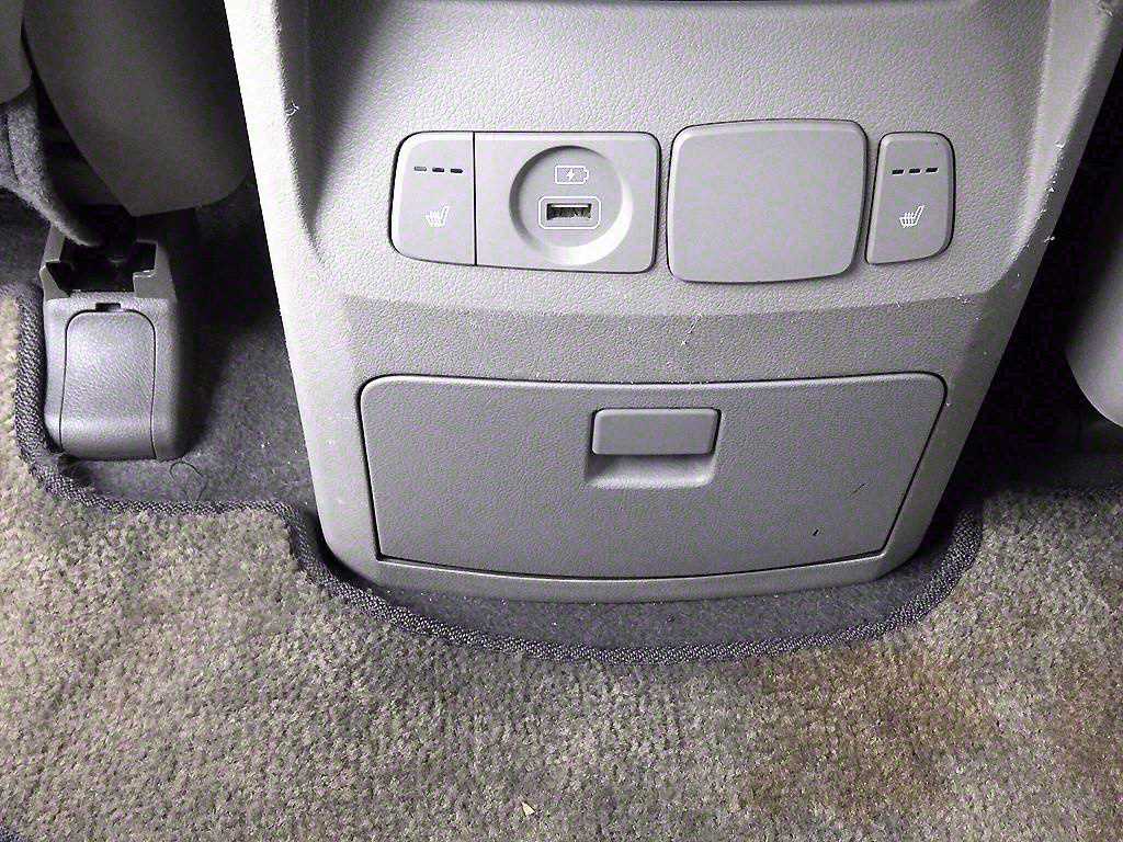 Kia Carnival Diesel Luxury 10