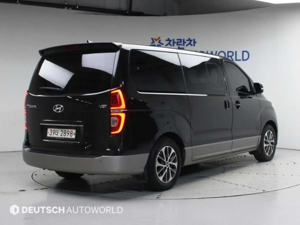 Hyundai Starex 2WD Urban Exclusive 3