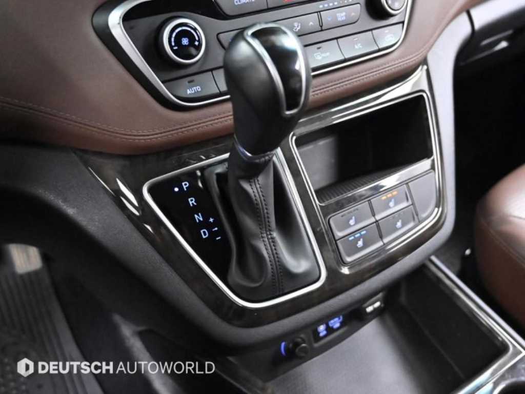 Hyundai Starex 2WD Urban Exclusive 10