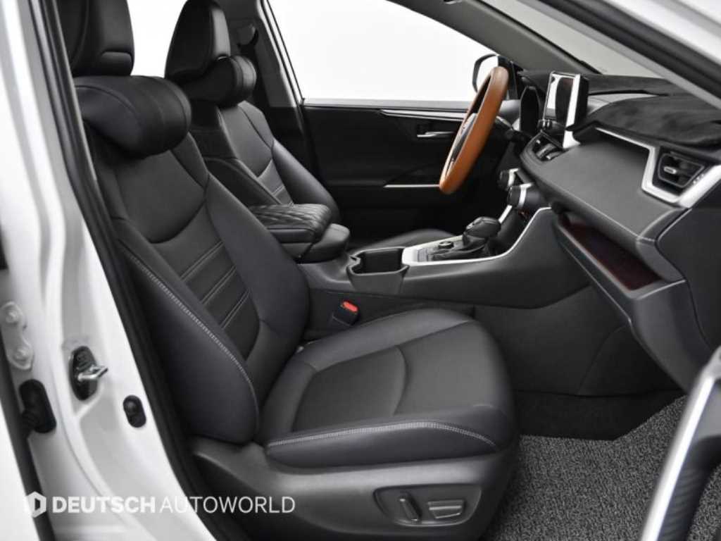 Toyota RAV4 2.5 4WD Hybrid LTD 7