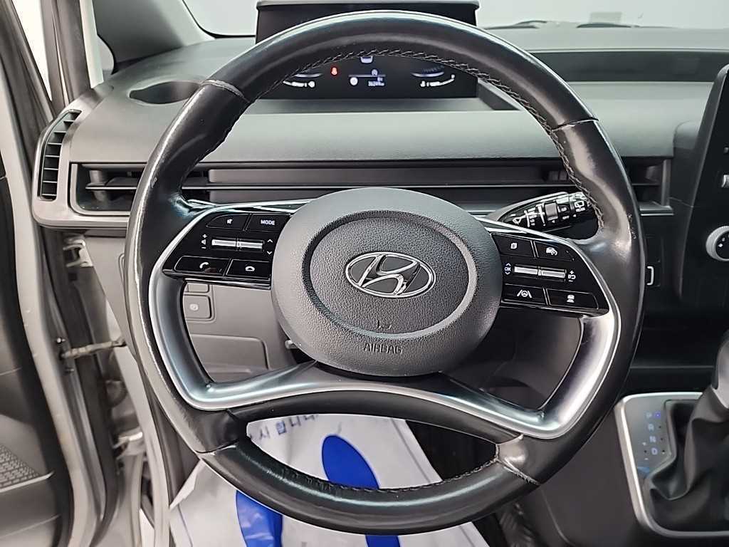 Hyundai Staria 2WD Diesel Cargo Modern 10