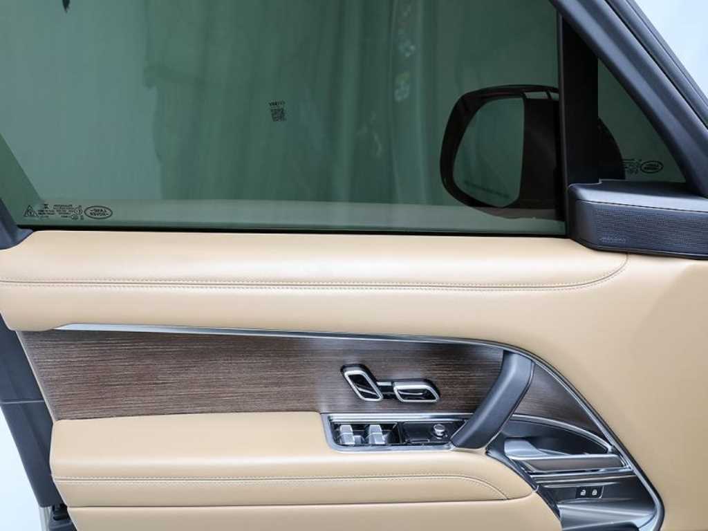 Land Rover Range Rover 4.4 P530 LWB Autobiography 7