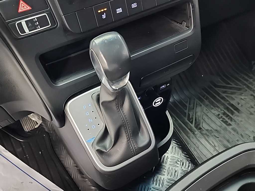 Hyundai Staria 2WD Diesel Cargo Modern 9