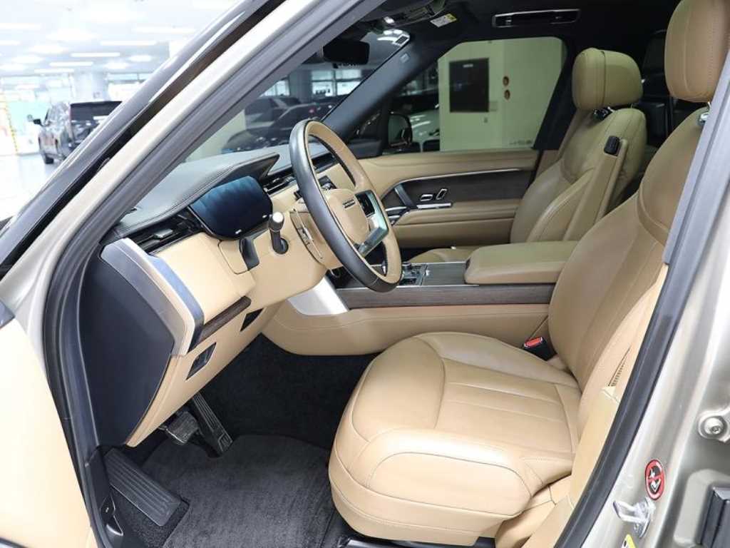 Land Rover Range Rover 4.4 P530 LWB Autobiography 8