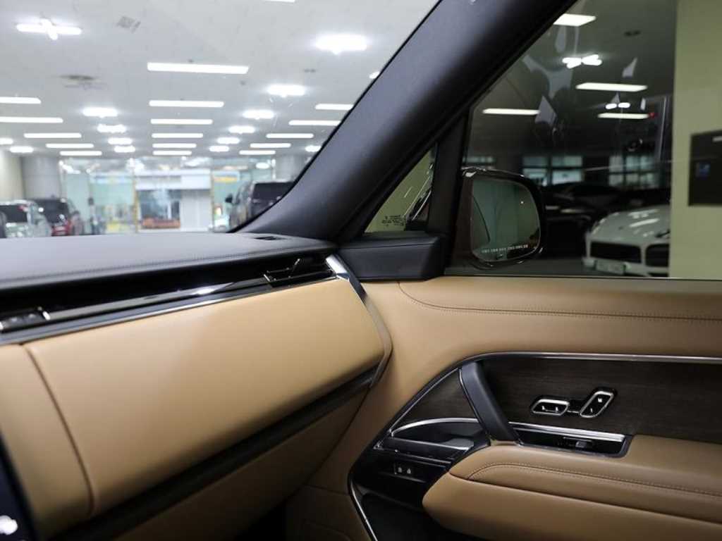 Land Rover Range Rover 4.4 P530 LWB Autobiography 10