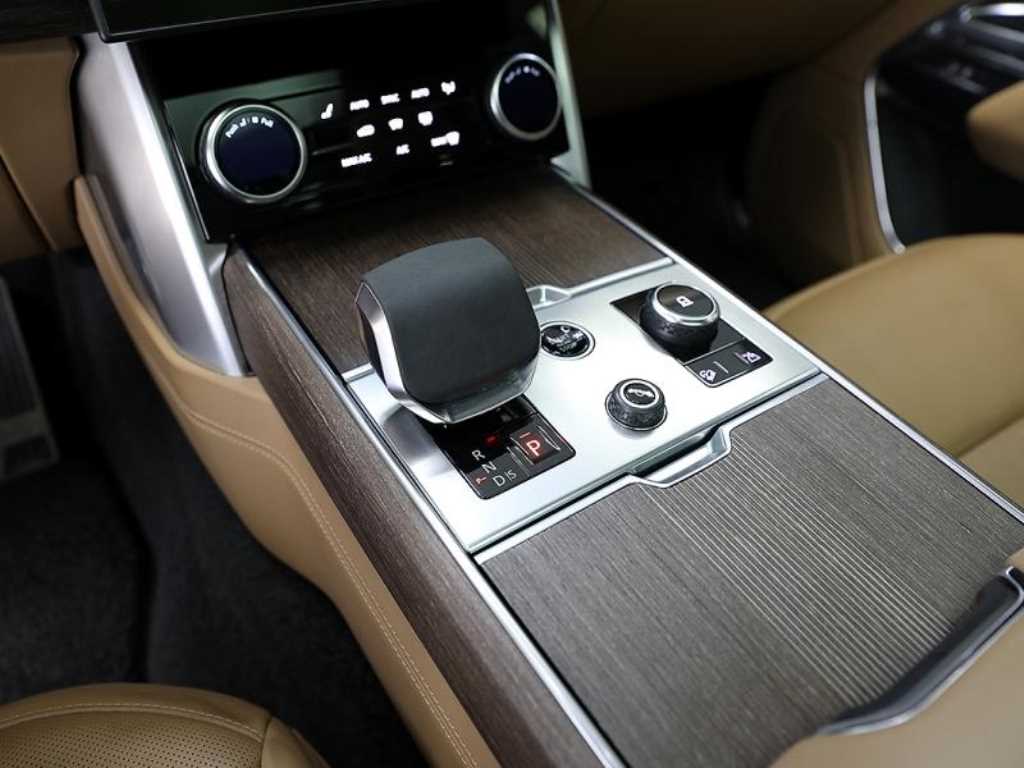 Land Rover Range Rover 4.4 P530 LWB Autobiography 9